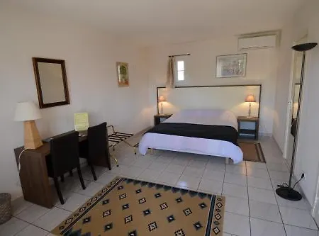 Hotel Logis Le Relais Du Val D'orbieu 3*