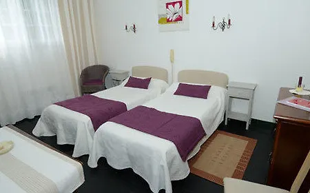 Hotel Logis Le Relais Du Val D'orbieu 3*