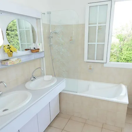 Hotell Logis Le Relais Du Val D'orbieu Ornaisons