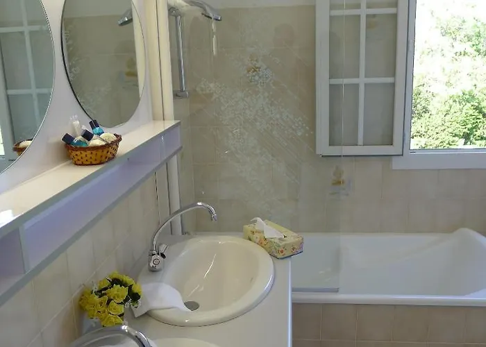 Logis Le Relais Du Val D'orbieu فندق Ornaisons