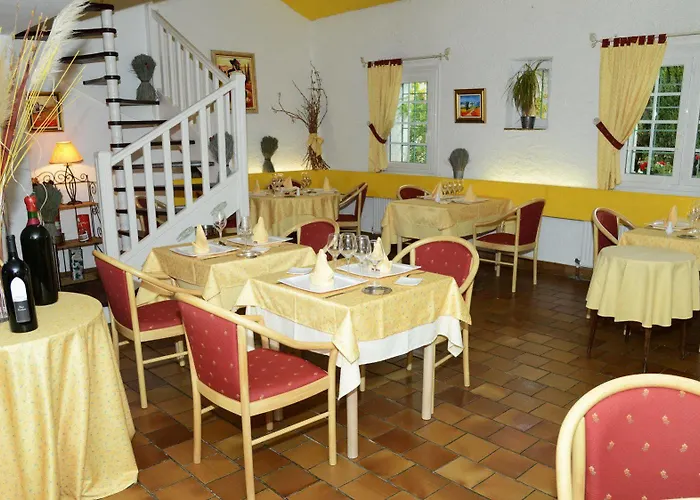 Logis Le Relais Du Val D'orbieu فندق