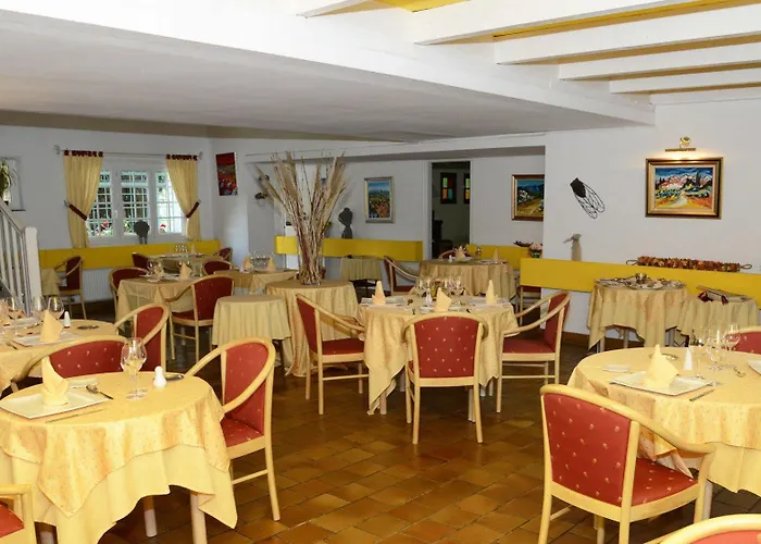 Logis Le Relais Du Val D'orbieu فندق