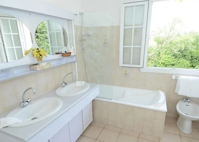 فندق Logis Le Relais Du Val D'orbieu Ornaisons
